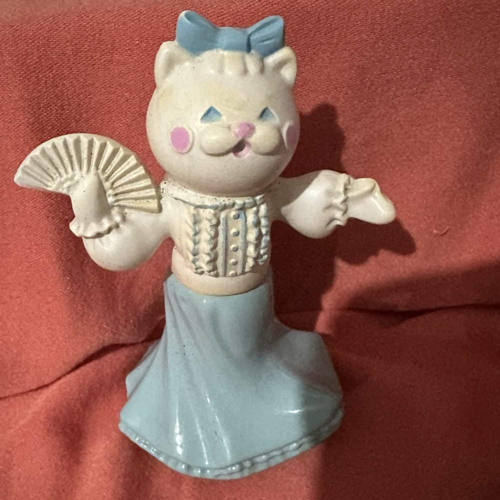 Vintage Avon Kitten with Fan Pink & Pretty 2 fl. oz. Cologne #229E5